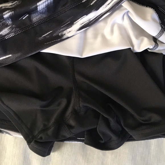 Tek Gear Black and White skort. - Picture 3 of 3